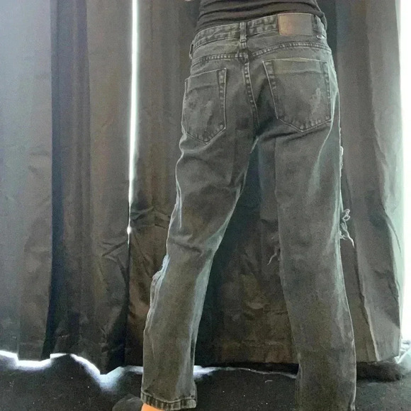 Black distressed jeans with zippers - Picture 3 of 8